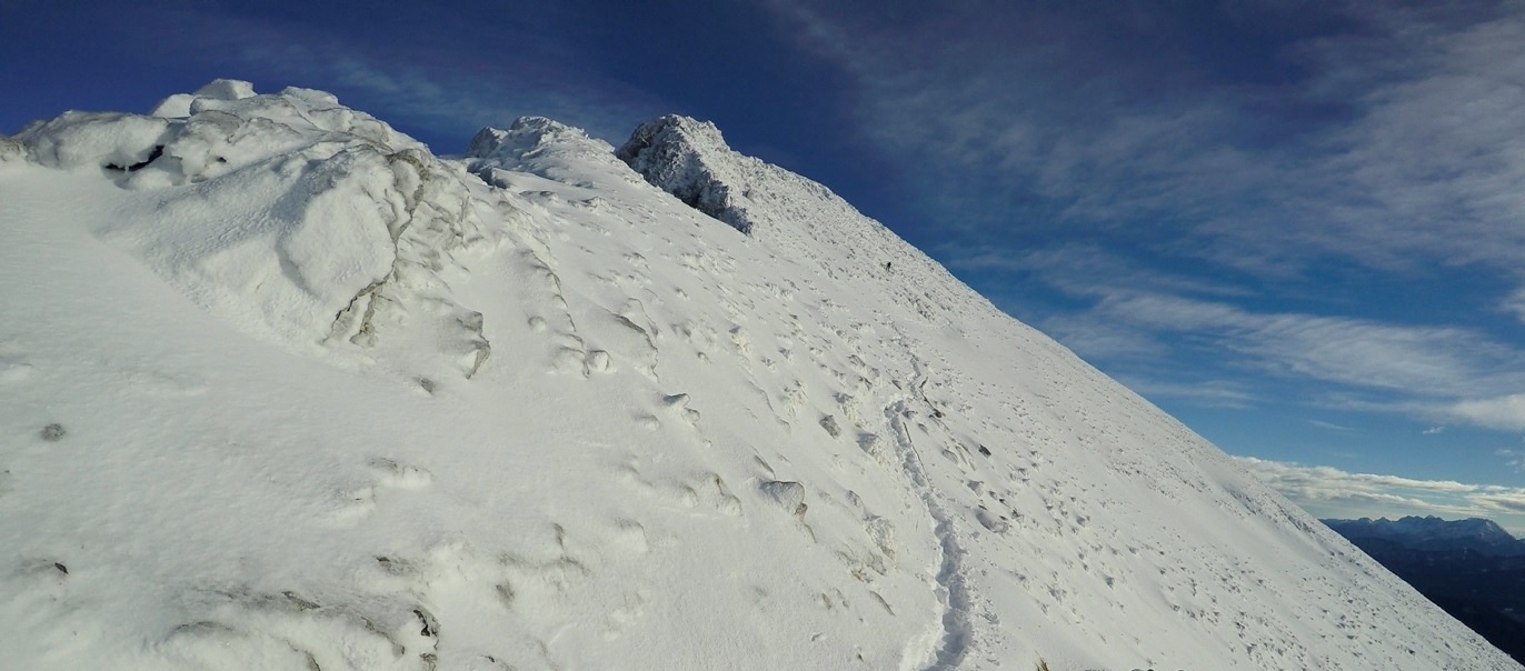 Just like Viševnik is the most popular mountain in the Julian Alps, Begunjščica ranks as the highest in the Karawanks group.