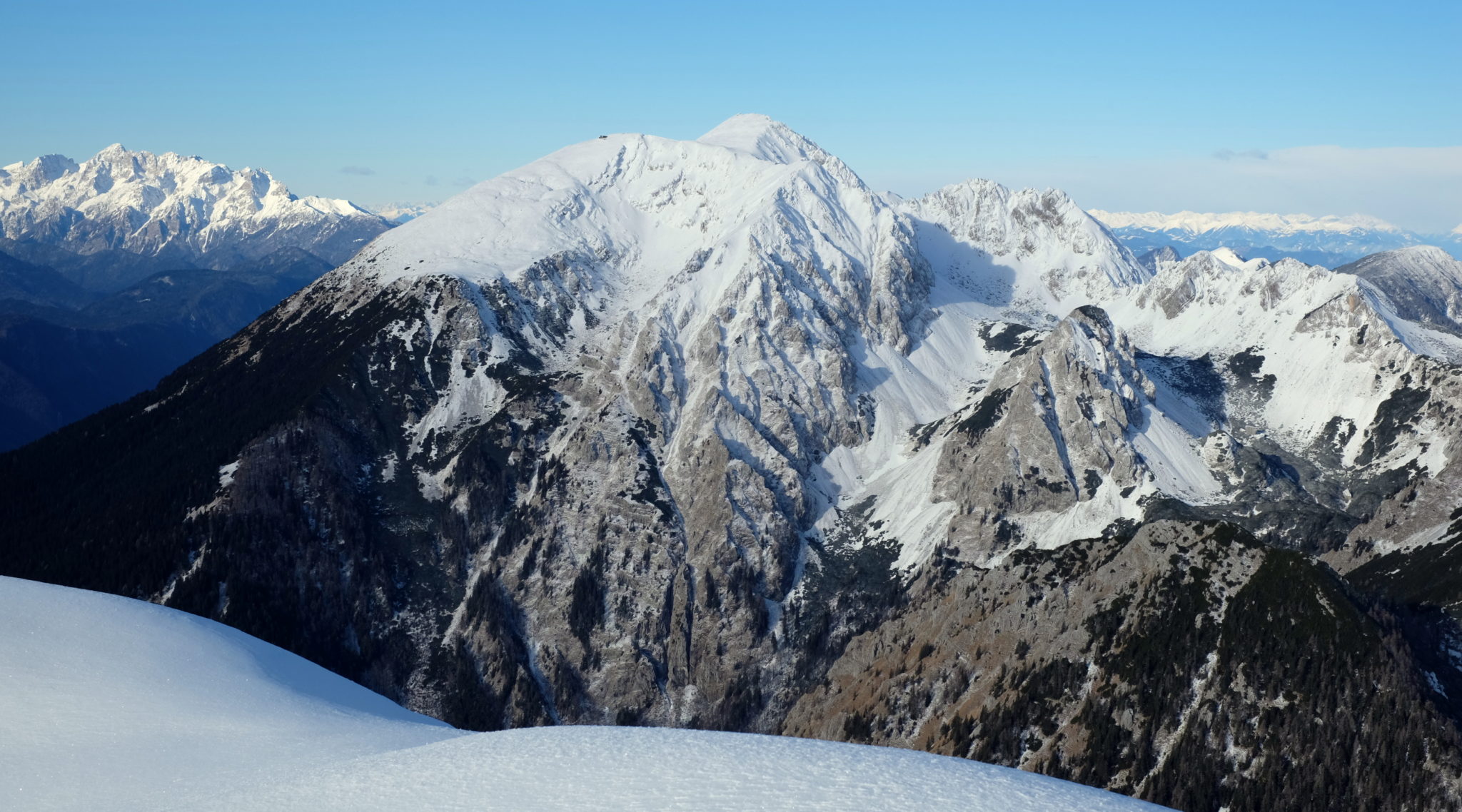 Stol (2,236 m / 7,336 ft), the highest mountain of the Karawanks, came into full view. 