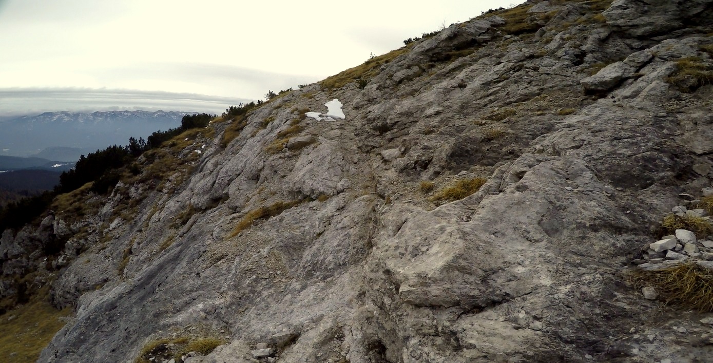 A few tricky parts while crossing the ridge on an unbeaten path made the hike much more thrilling.