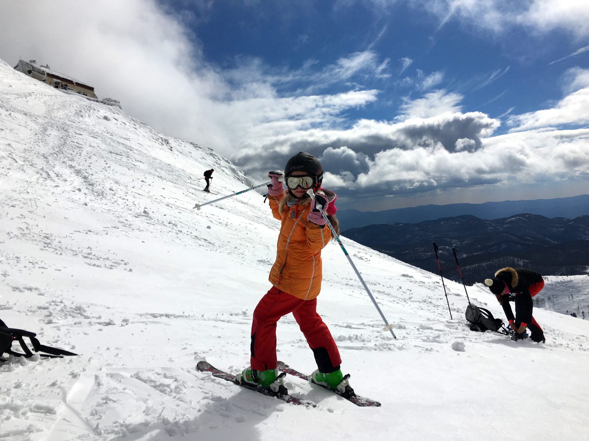 Get on those skis and start rolling! Meet the bravest 6-year old who nailed her first off-piste skiing from the very top down a 1.796-m or 5,900-Ft mountain. Photo by: Exploring Slovenia.