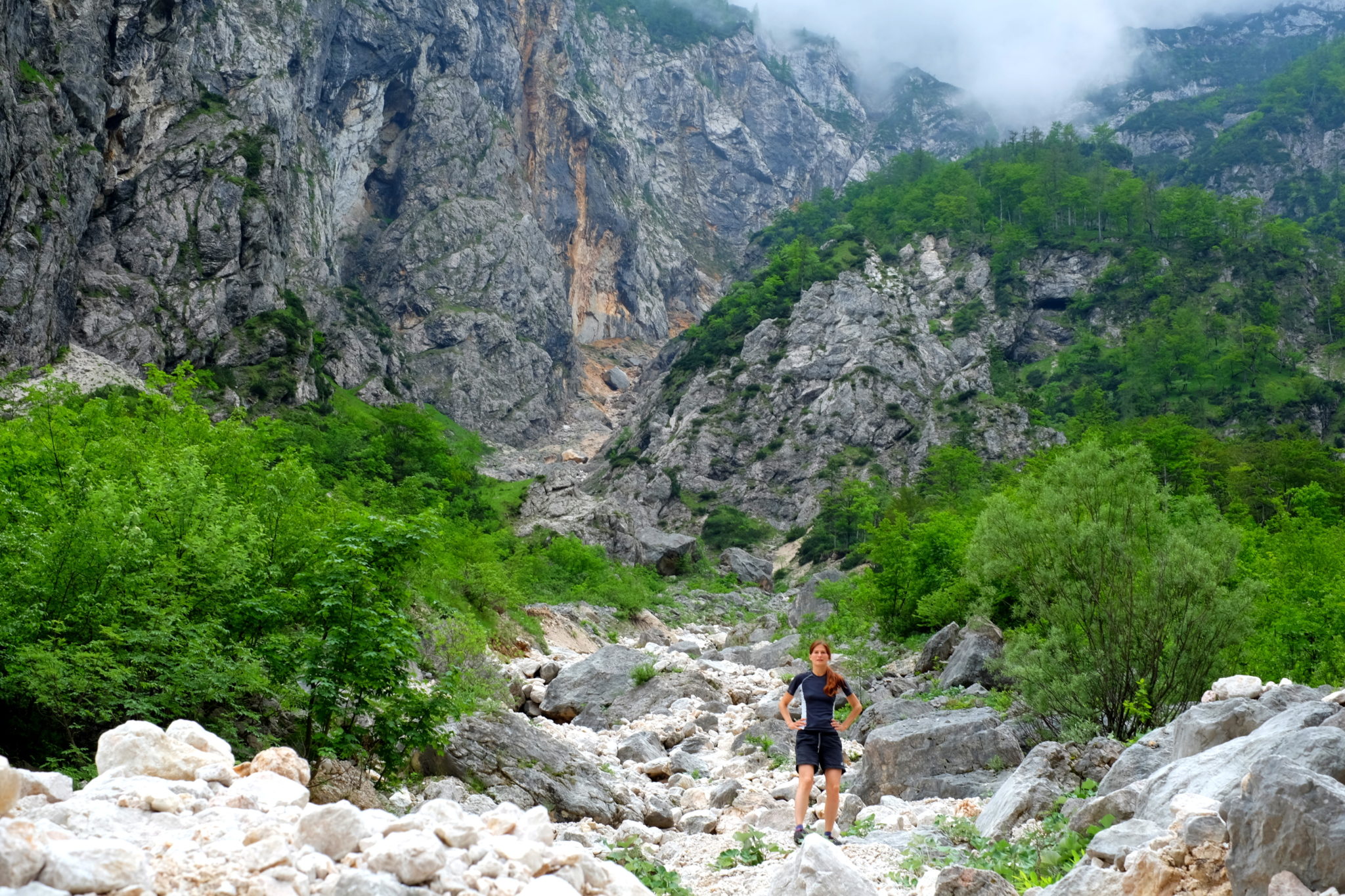 This is where my trail ended - below the steep cliffs of Koren and Kalški greben, two 2 K mountains. My stats for the hiking ascent: 200 m altitude, 1 hour, 3.5 km.