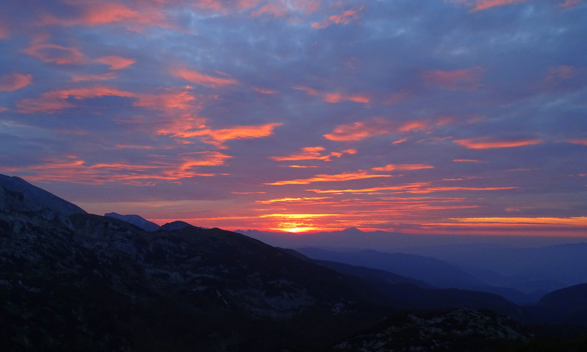 Don't you just love those first sunrays peeking over the horizon announcing a new day?