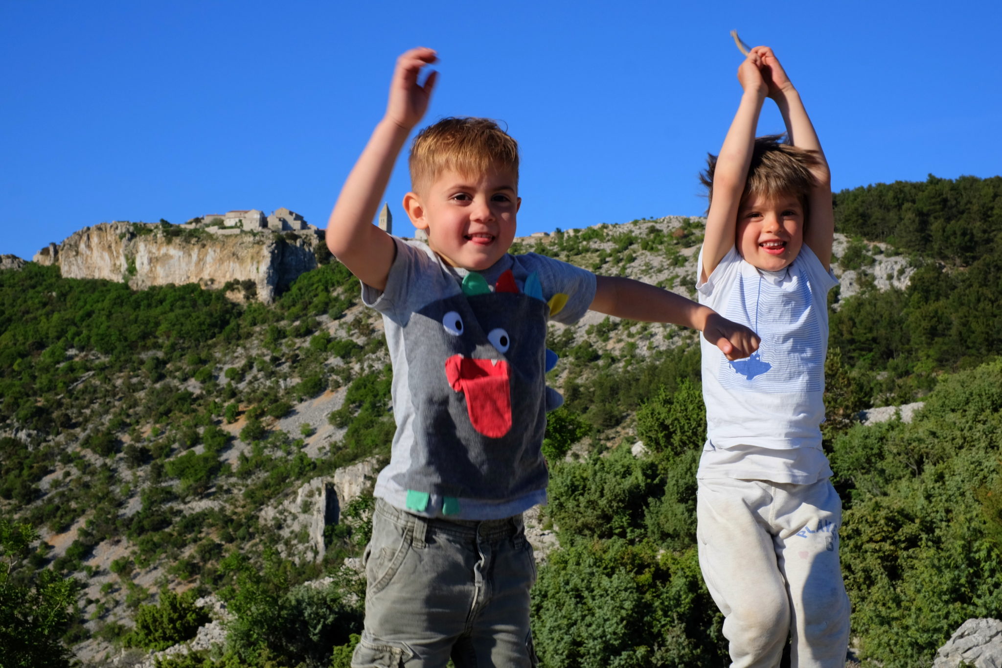 Kids hiking down Lubenice to the beach